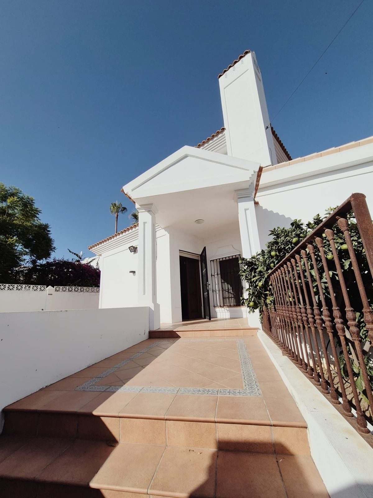 Villas de 5 dormitorios en venta en San Pedro de Alcántara – R4801684 Villas de 5 dormitorios en venta en San Pedro de Alcántara – R4801684