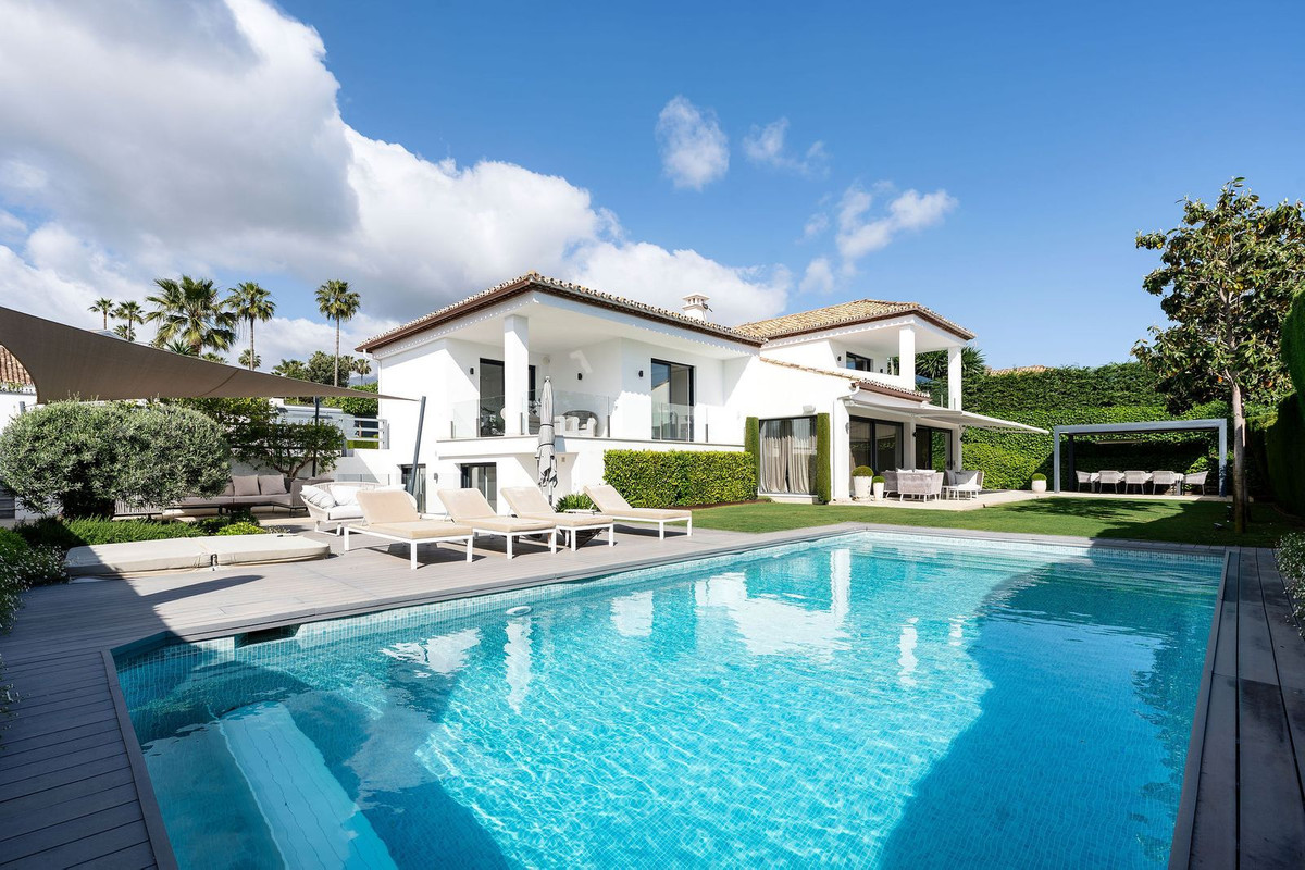 5 bedroom Villas for sale in Nueva Andaluc�a – R5037058 5 bedroom Villas for sale in Nueva Andaluc�a – R5037058