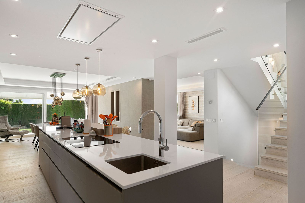 5 bedroom Villas for sale in Nueva Andaluc�a – R5037058 5 bedroom Villas for sale in Nueva Andaluc�a – R5037058