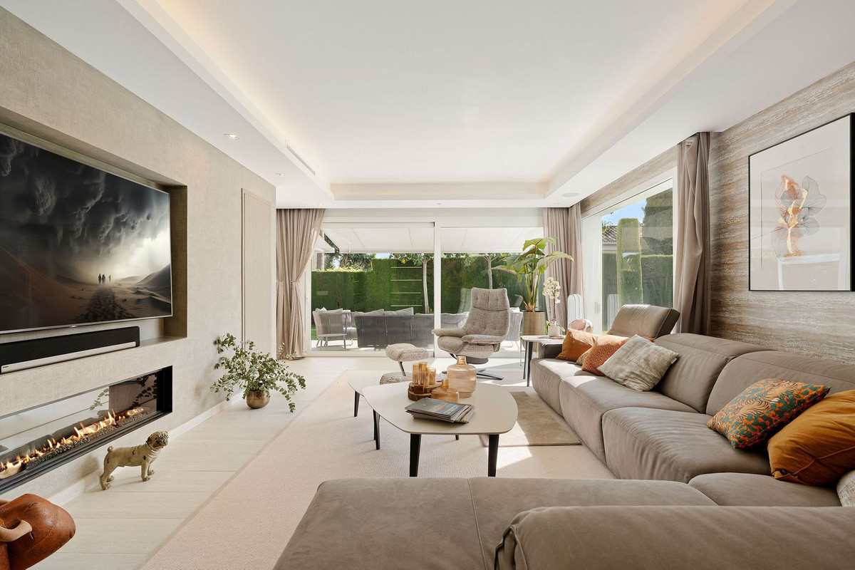 5 bedroom Villas for sale in Nueva Andaluc�a – R5037058 5 bedroom Villas for sale in Nueva Andaluc�a – R5037058