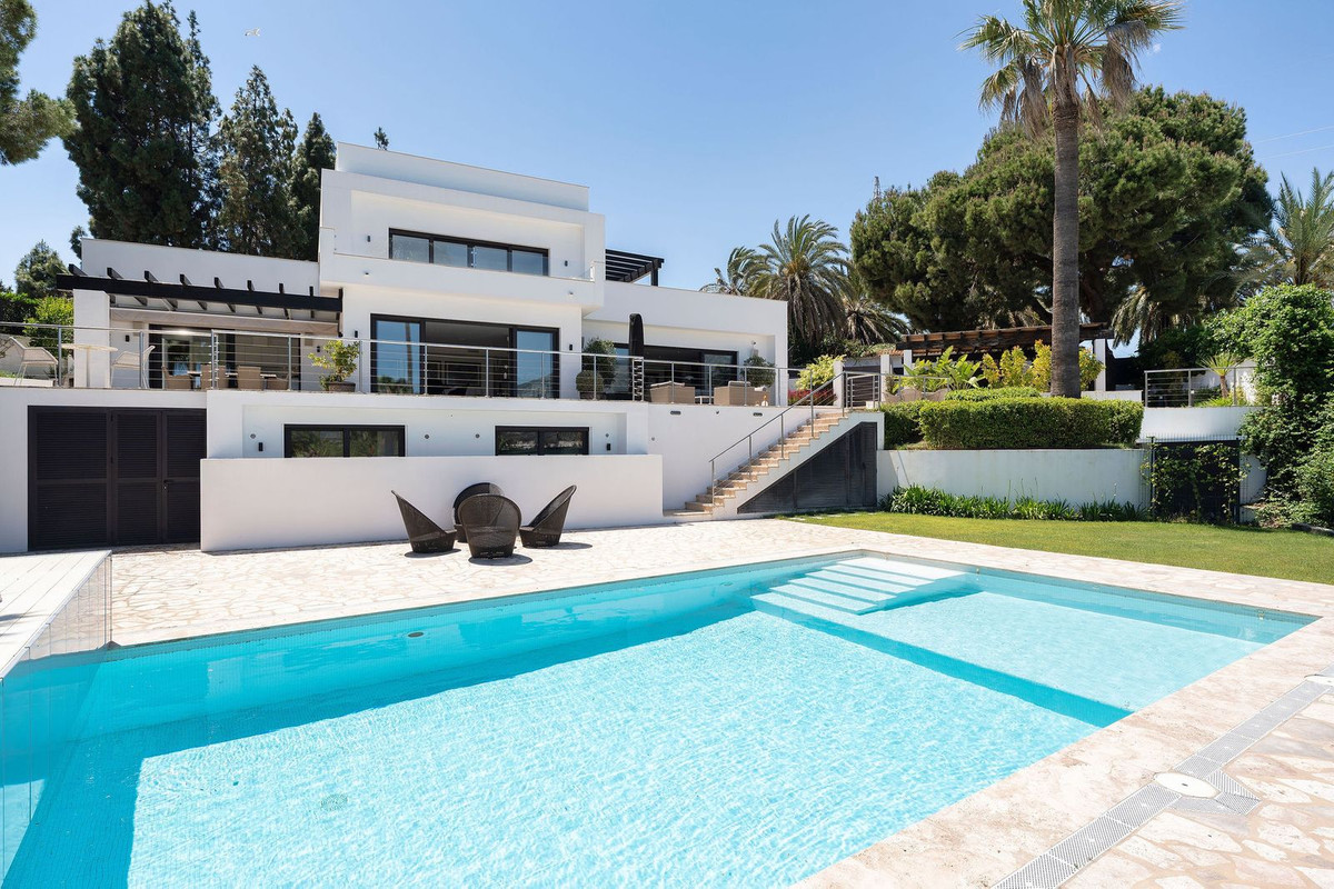 4 bedroom Villas for sale in Nueva Andaluc�a – R5058385 4 bedroom Villas for sale in Nueva Andaluc�a – R5058385