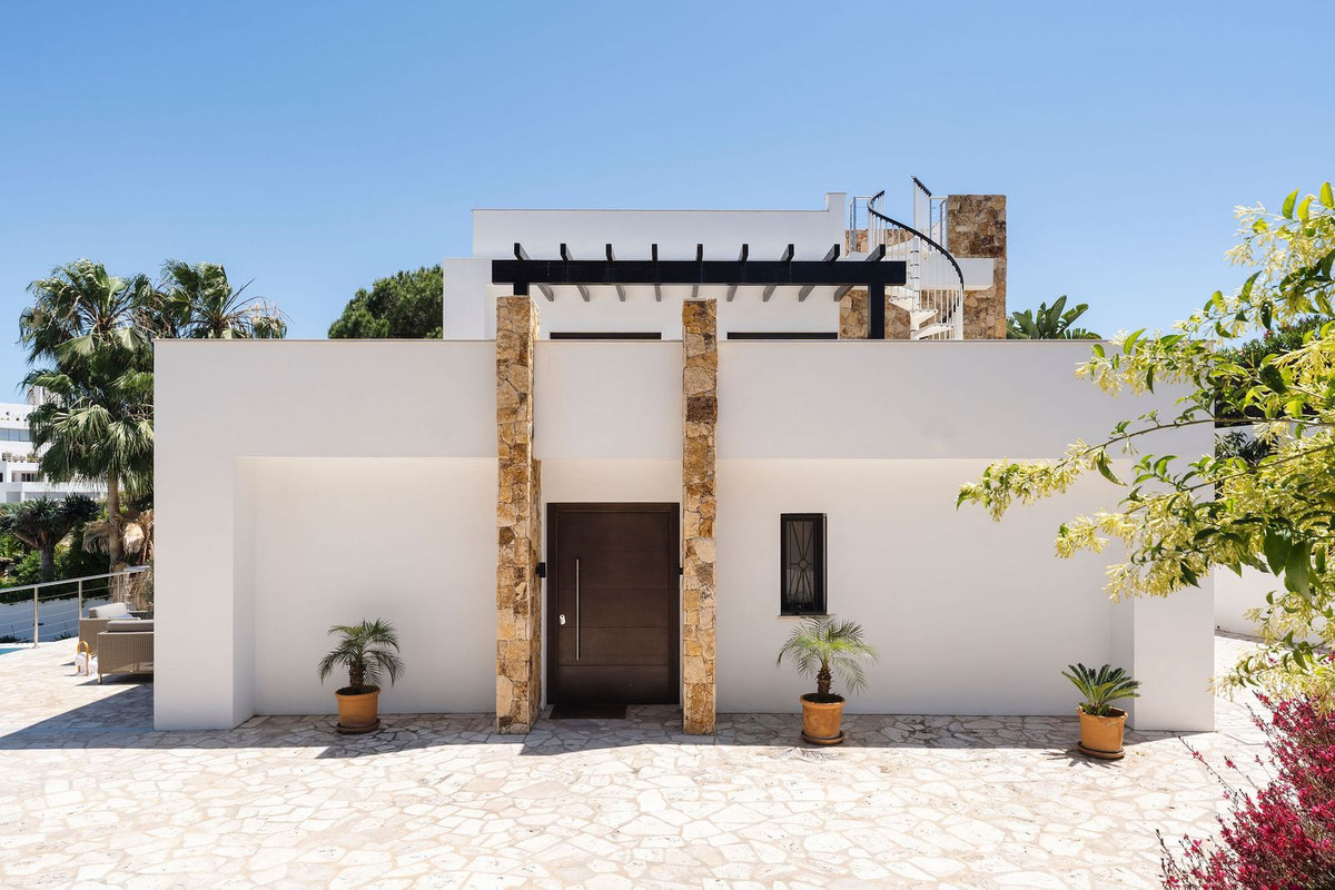 4 bedroom Villas for sale in Nueva Andaluc�a – R5058385 4 bedroom Villas for sale in Nueva Andaluc�a – R5058385