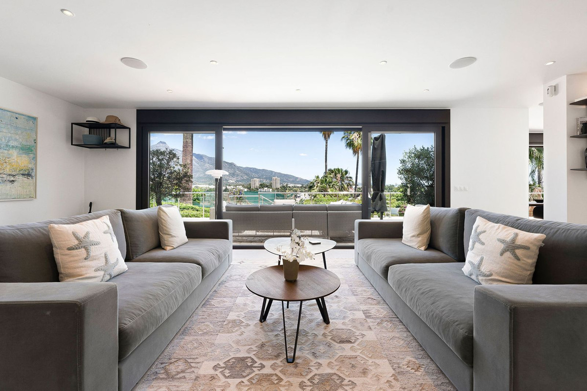 4 bedroom Villas for sale in Nueva Andaluc�a – R5058385 4 bedroom Villas for sale in Nueva Andaluc�a – R5058385