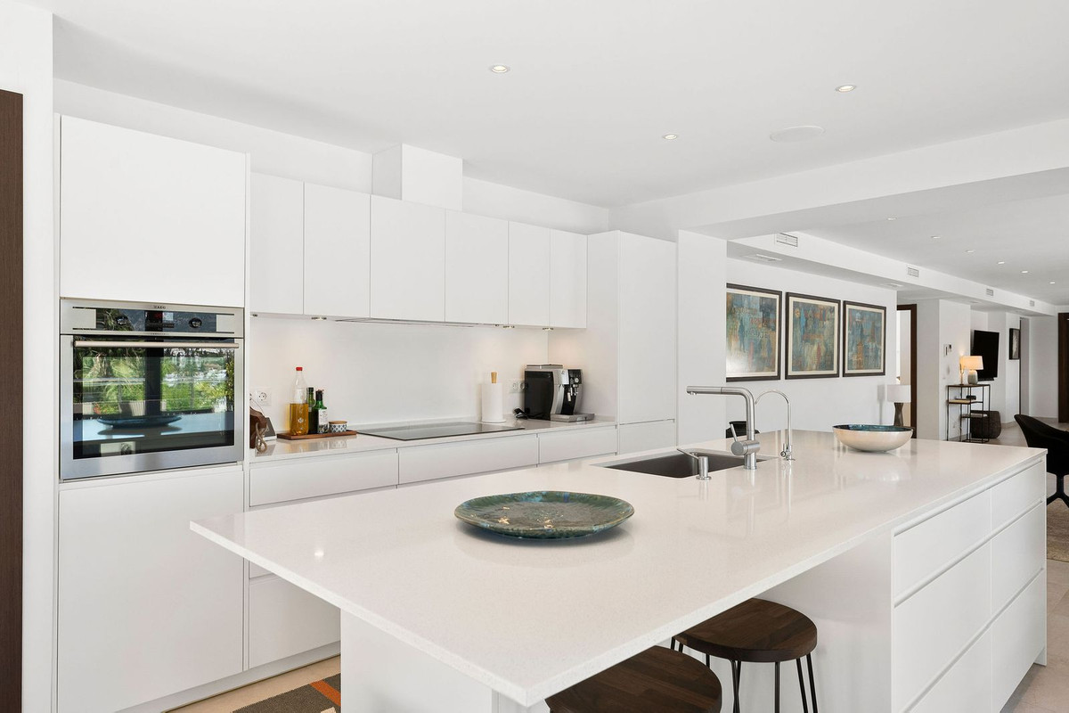 4 bedroom Villas for sale in Nueva Andaluc�a – R5058385 4 bedroom Villas for sale in Nueva Andaluc�a – R5058385