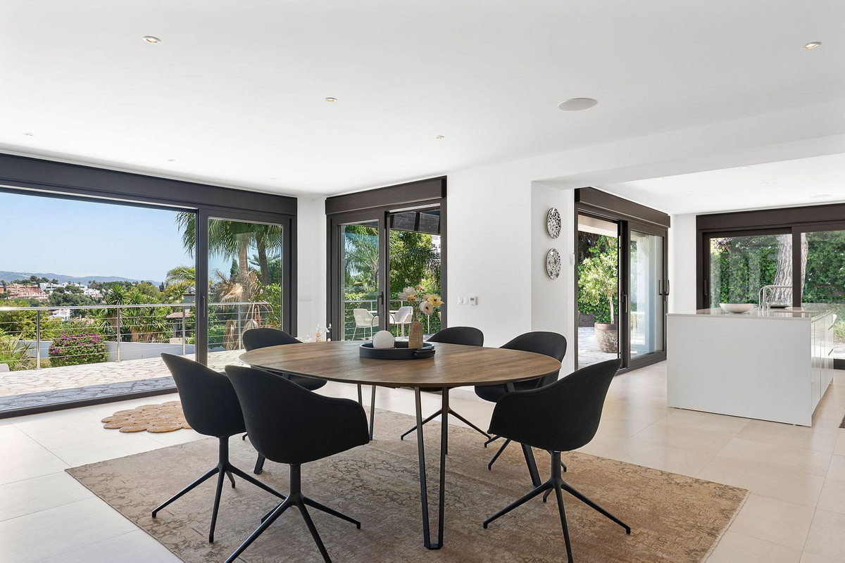 4 bedroom Villas for sale in Nueva Andaluc�a – R5058385 4 bedroom Villas for sale in Nueva Andaluc�a – R5058385