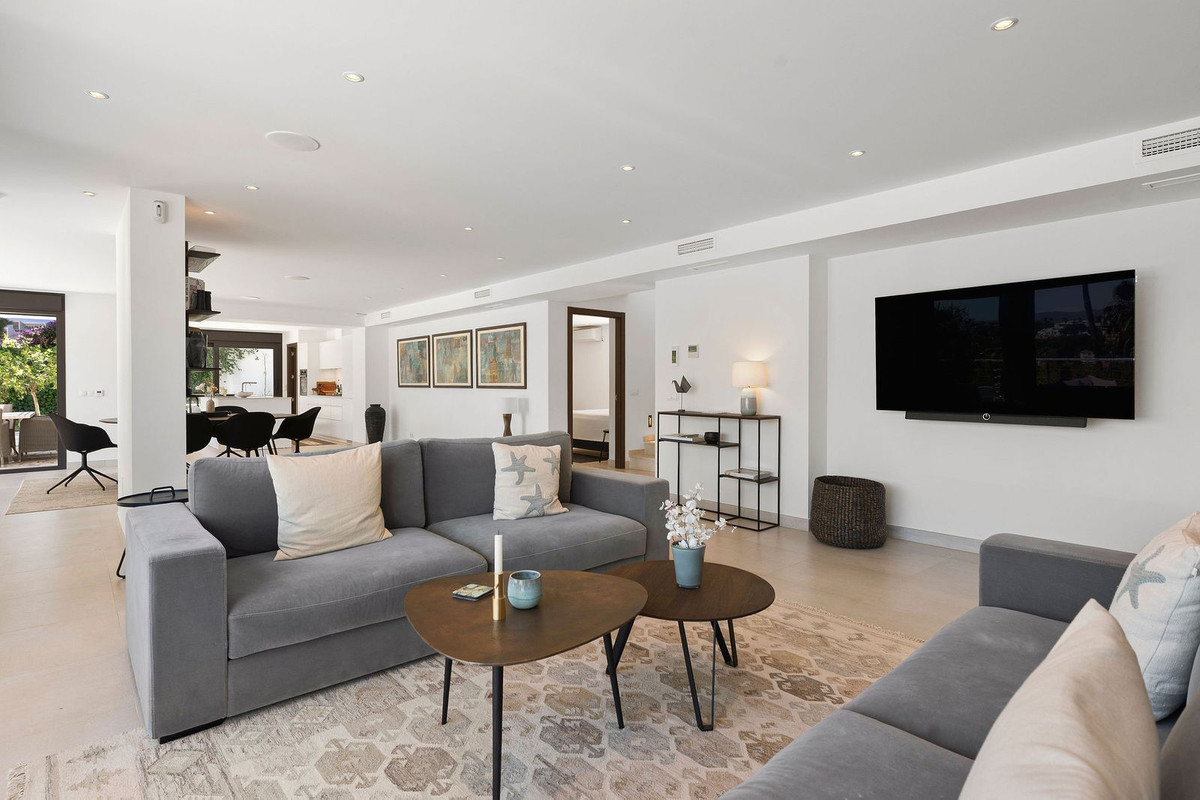 4 bedroom Villas for sale in Nueva Andaluc�a – R5058385 4 bedroom Villas for sale in Nueva Andaluc�a – R5058385