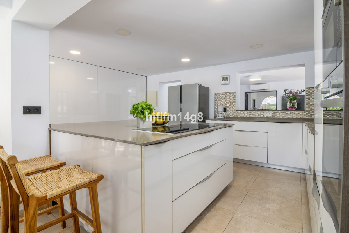 Villas de 7 dormitorios en venta en San Pedro de Alcántara – R4646440 Villas de 7 dormitorios en venta en San Pedro de Alcántara – R4646440