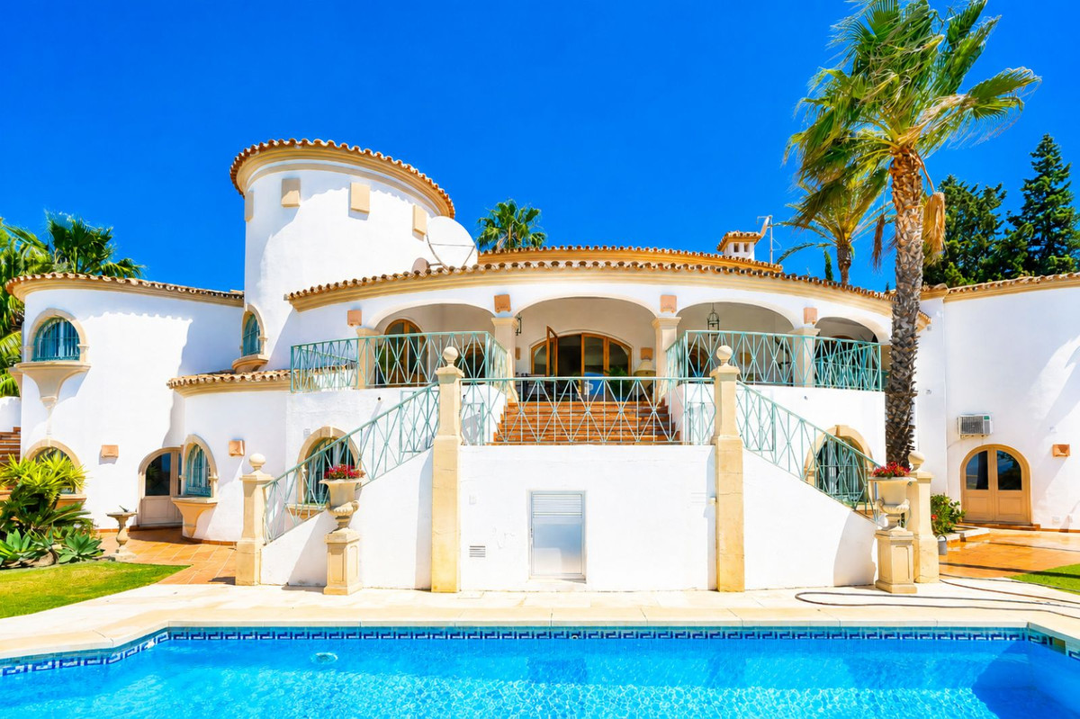 6 bedroom Villas for sale in Hacienda Las Chapas – R5390014 6 bedroom Villas for sale in Hacienda Las Chapas – R5390014