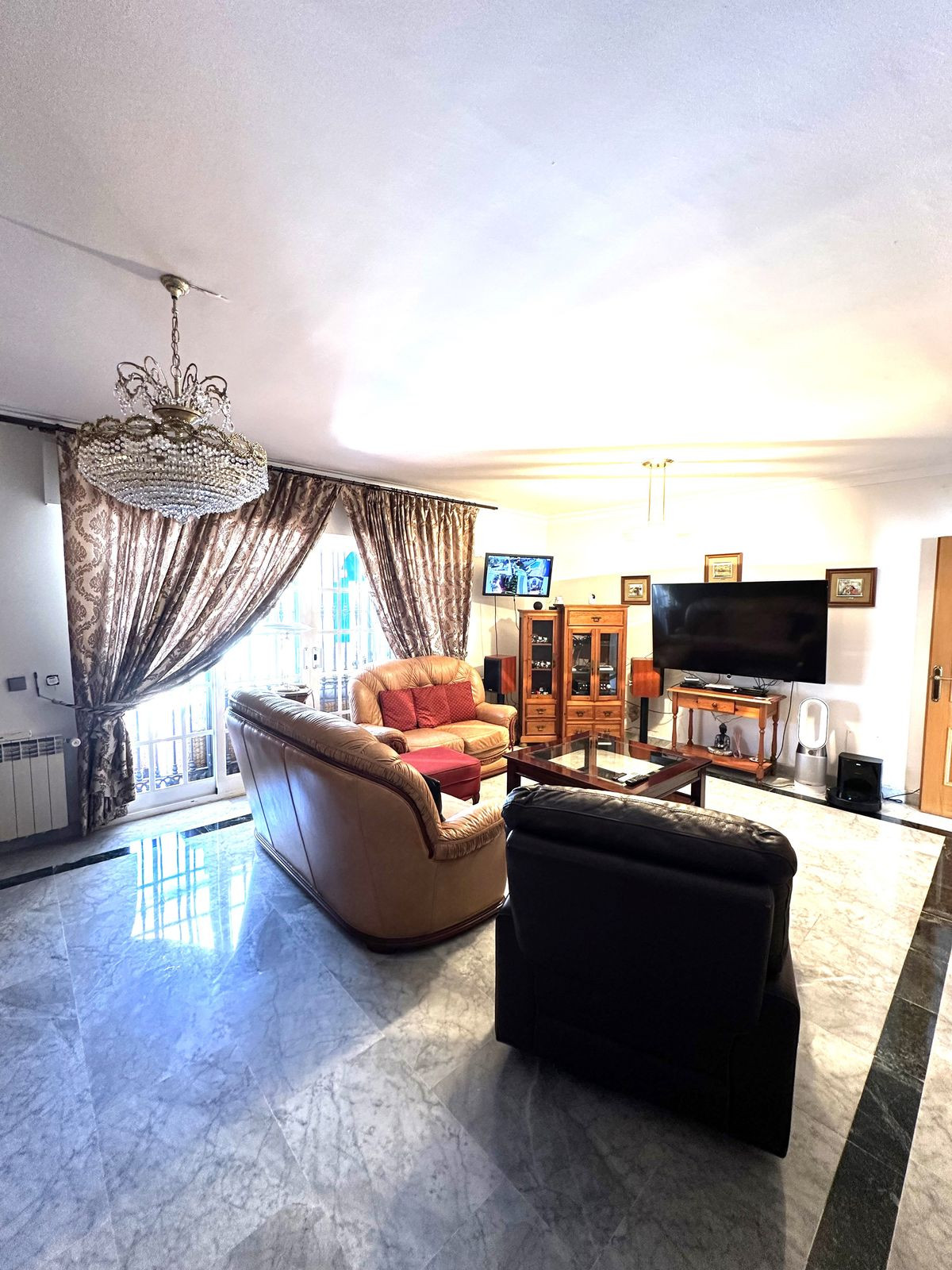 Villas de 5 dormitorios en venta en San Pedro de Alcántara – R5046493 Villas de 5 dormitorios en venta en San Pedro de Alcántara – R5046493