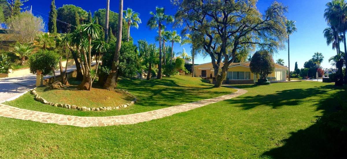 Villas de 6 dormitorios en venta en Elviria – R4687141 Villas de 6 dormitorios en venta en Elviria – R4687141