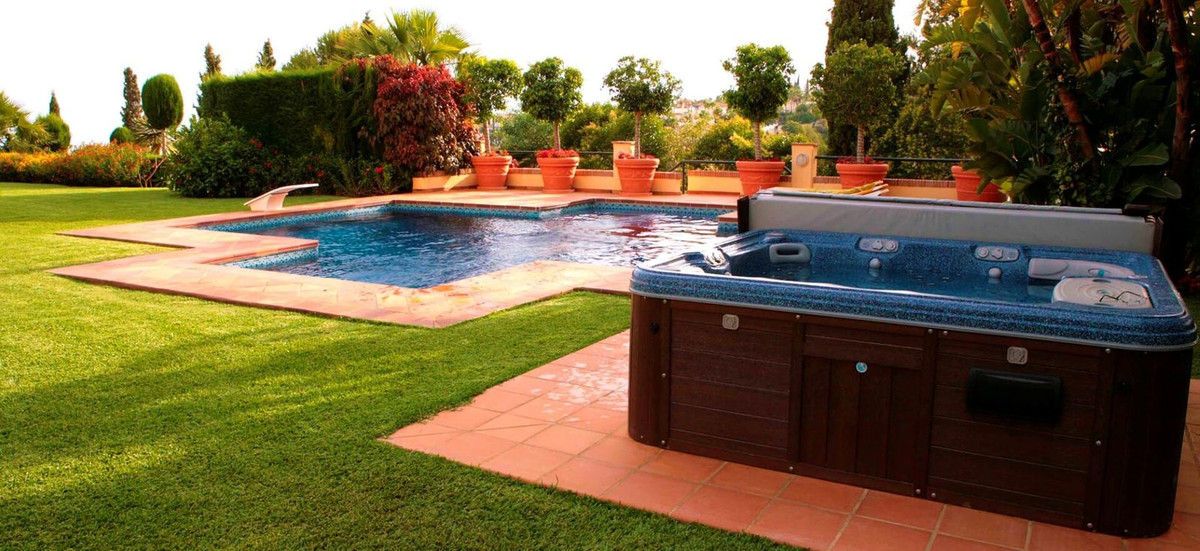 Villas de 6 dormitorios en venta en Elviria – R4687141 Villas de 6 dormitorios en venta en Elviria – R4687141