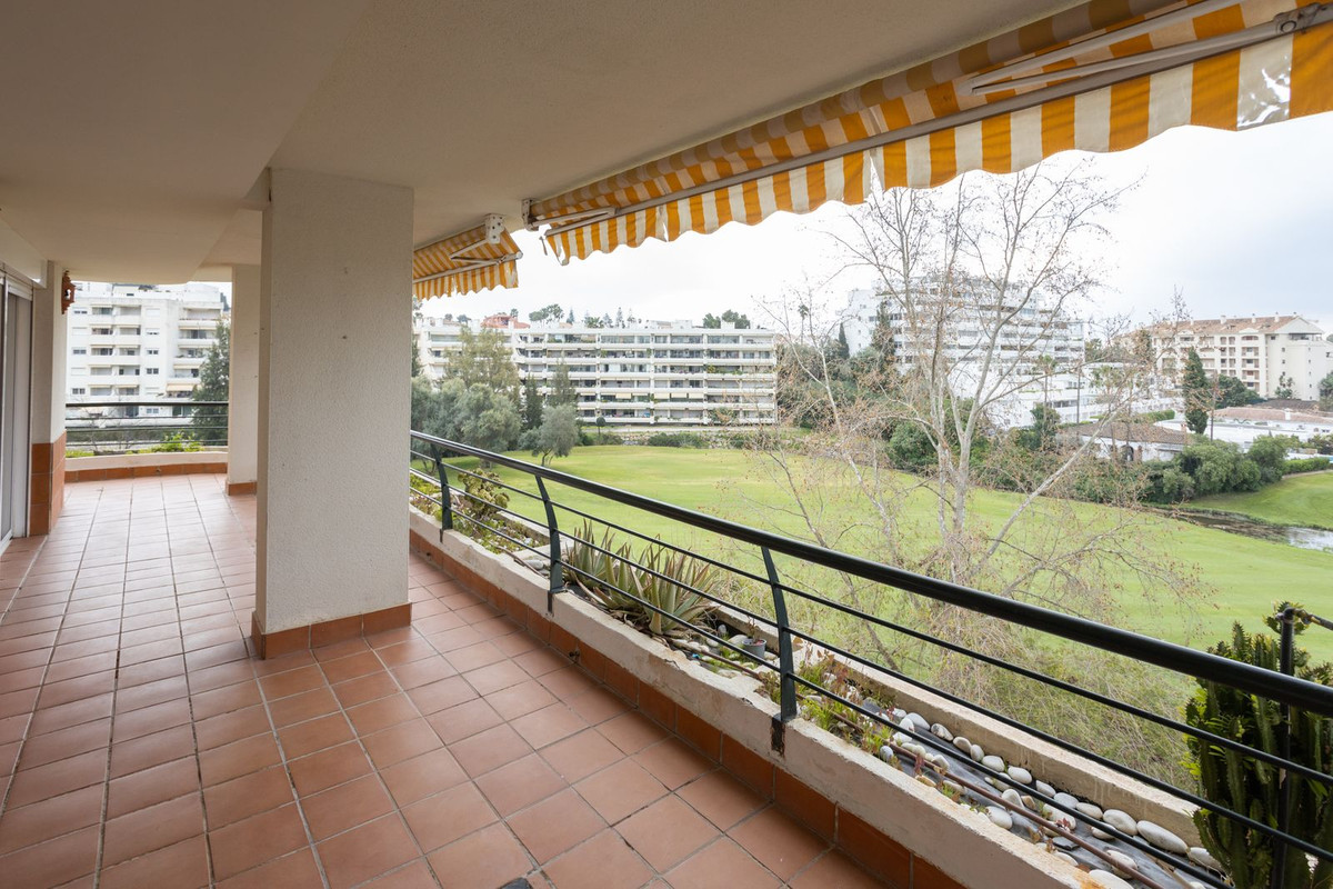 Apartamentos de 3 dormitorios en venta en Guadalmina Alta – R3765832 Apartamentos de 3 dormitorios en venta en Guadalmina Alta – R3765832