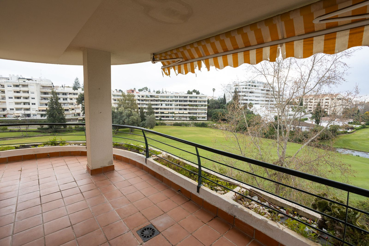 Apartamentos de 3 dormitorios en venta en Guadalmina Alta – R3765832 Apartamentos de 3 dormitorios en venta en Guadalmina Alta – R3765832