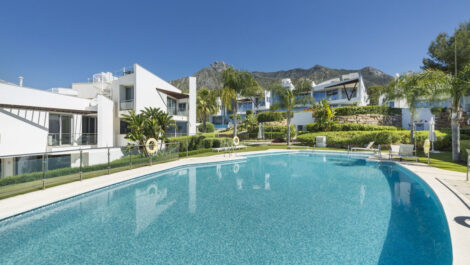 2 bedroom Townhouses for sale in Sierra Blanca – R5021437