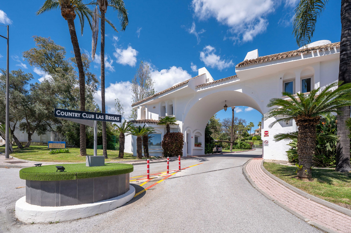 Apartamentos de 4 dormitorios en venta en Nueva Andalucía – R5006680 Apartamentos de 4 dormitorios en venta en Nueva Andalucía – R5006680