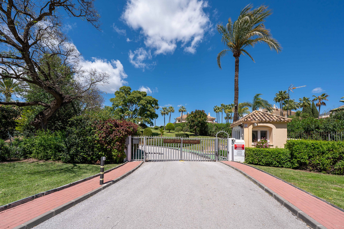 Apartamentos de 4 dormitorios en venta en Nueva Andalucía – R5006680 Apartamentos de 4 dormitorios en venta en Nueva Andalucía – R5006680