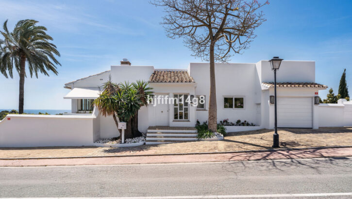 Villas de 4 dormitorios en venta en Nueva Andalucía – R5008684 Villas de 4 dormitorios en venta en Nueva Andalucía – R5008684 en