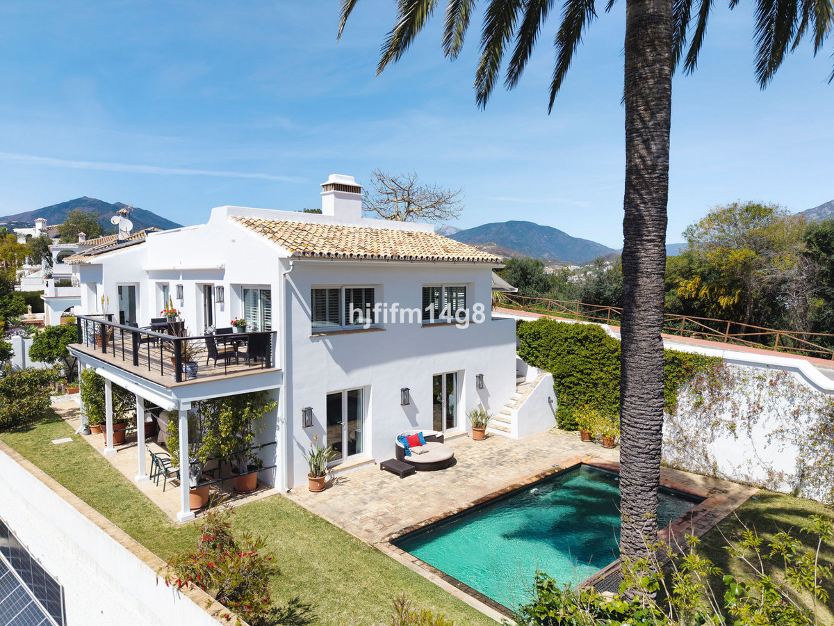 4 bedroom Villas for sale in Nueva Andalucía – R5008684 4 bedroom Villas for sale in Nueva Andalucía – R5008684