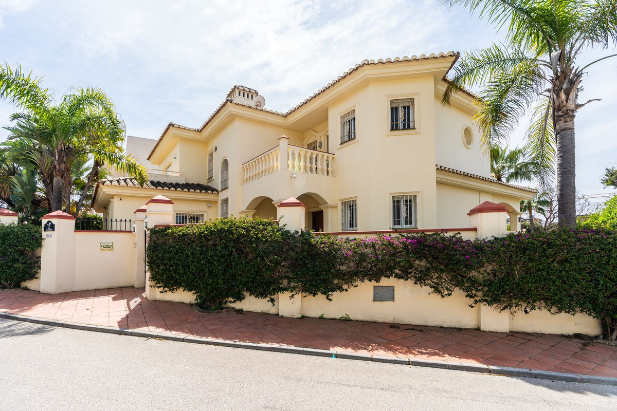 Villas de 5 dormitorios en venta en Marbesa – R5350132 Villas de 5 dormitorios en venta en Marbesa – R5350132