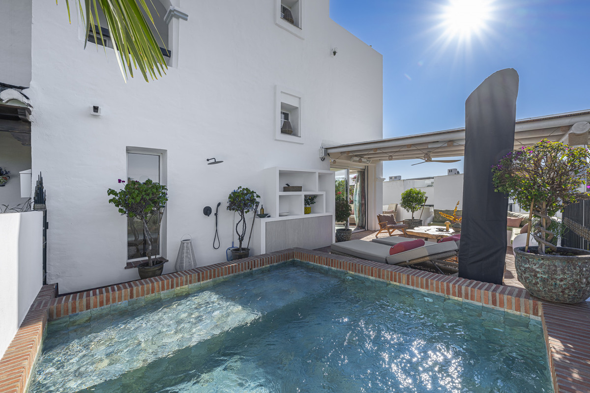 Adosados de 4 dormitorios en venta en Milla de Oro – R5347720 Adosados de 4 dormitorios en venta en Milla de Oro – R5347720