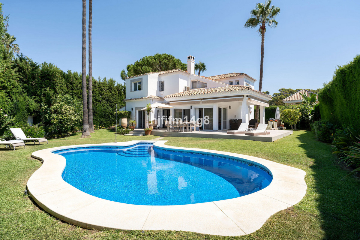 Villas de 5 dormitorios en venta en Nueva Andaluc�a – R5310151 Villas de 5 dormitorios en venta en Nueva Andaluc�a – R5310151
