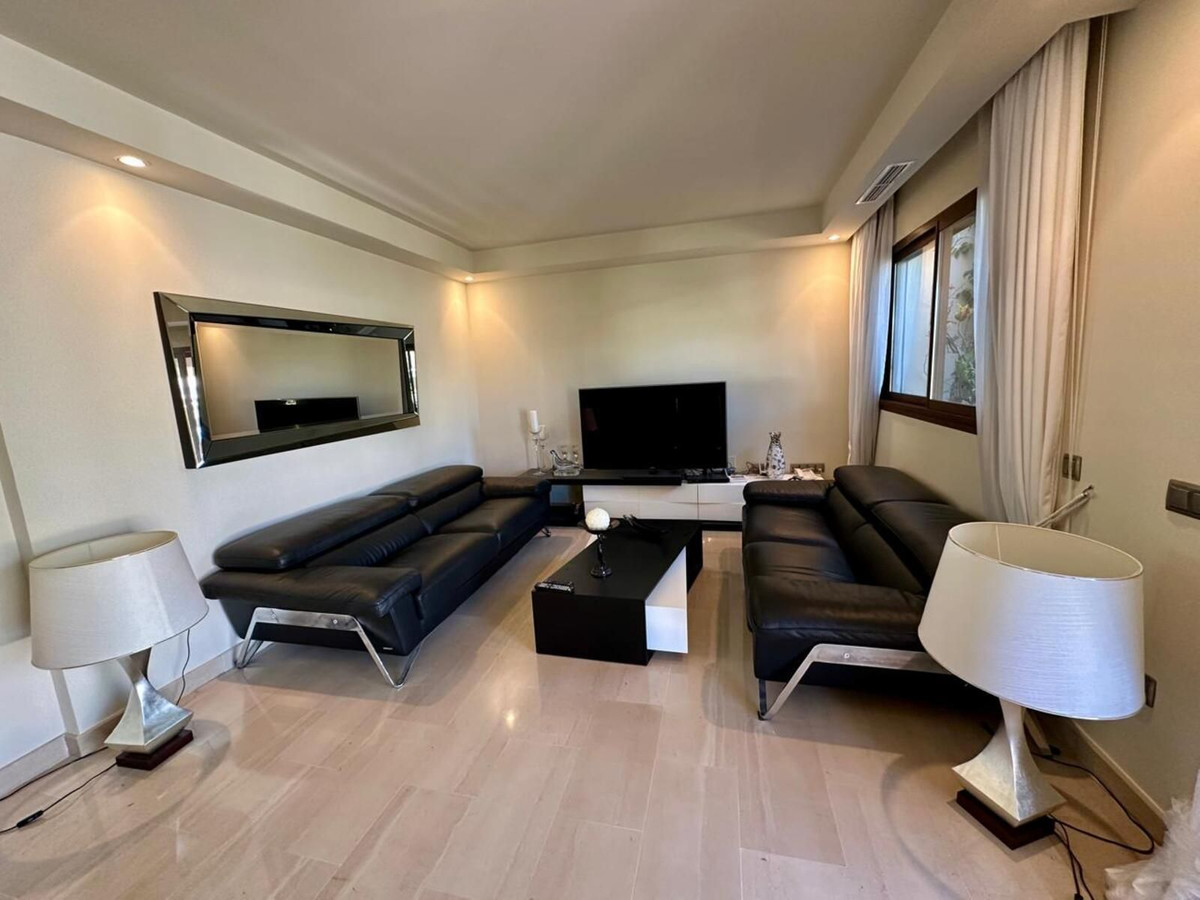 Apartamentos de 3 dormitorios en venta en Nueva Andalucía – R5051566 Apartamentos de 3 dormitorios en venta en Nueva Andalucía – R5051566
