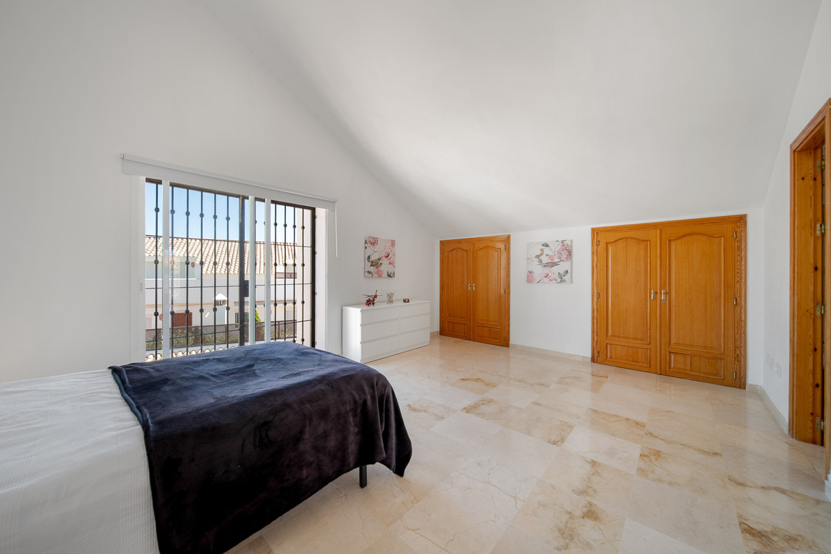 Apartamentos de 3 dormitorios en venta en Nueva Andalucía – R5160301 Apartamentos de 3 dormitorios en venta en Nueva Andalucía – R5160301