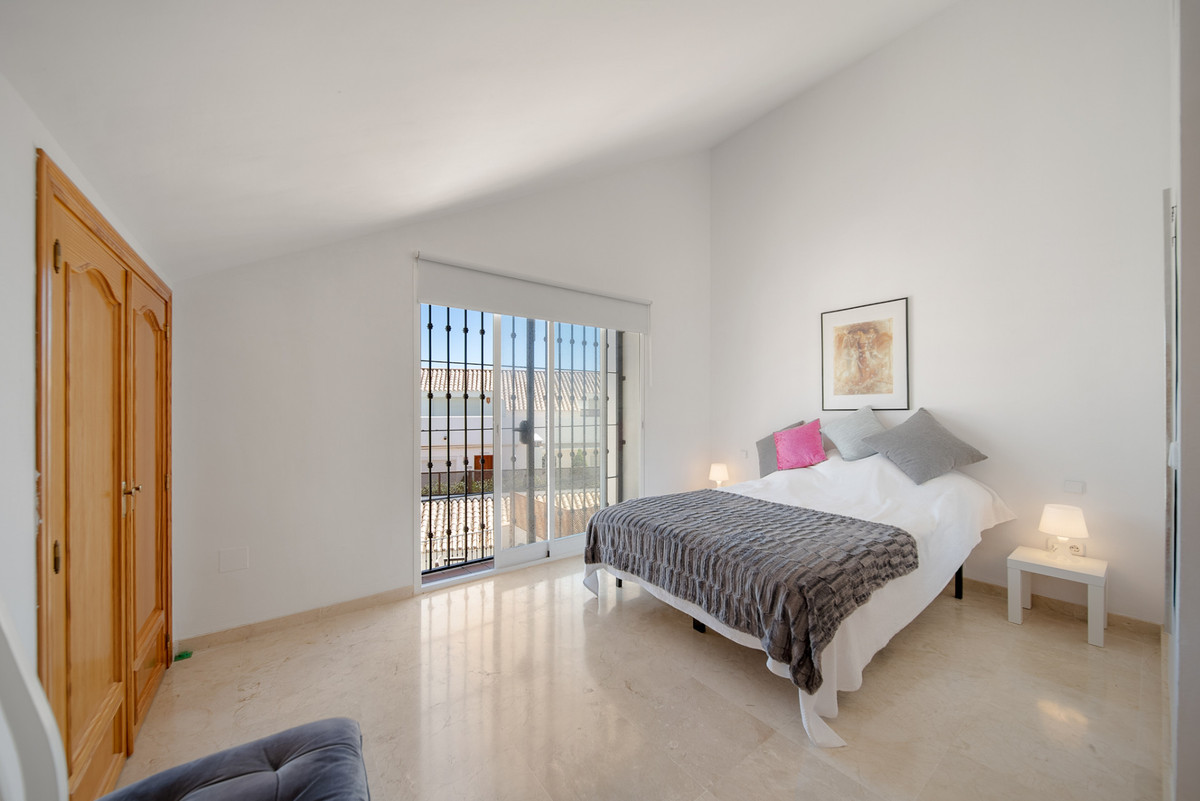 Apartamentos de 3 dormitorios en venta en Nueva Andalucía – R5160301 Apartamentos de 3 dormitorios en venta en Nueva Andalucía – R5160301