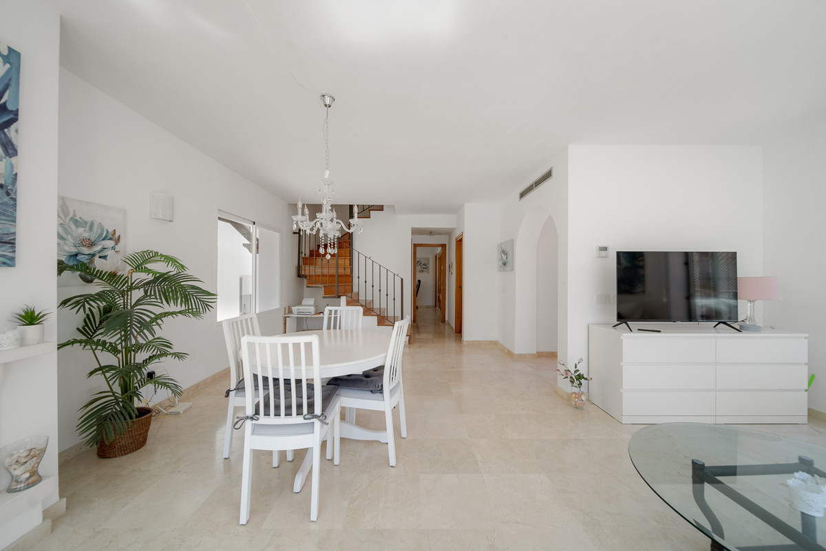 Apartamentos de 3 dormitorios en venta en Nueva Andalucía – R5160301 Apartamentos de 3 dormitorios en venta en Nueva Andalucía – R5160301