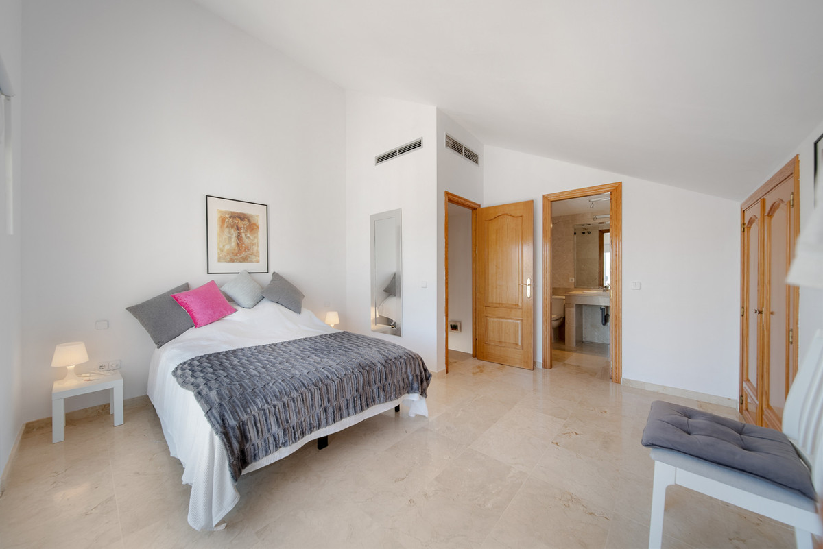 Apartamentos de 3 dormitorios en venta en Nueva Andalucía – R5160301 Apartamentos de 3 dormitorios en venta en Nueva Andalucía – R5160301