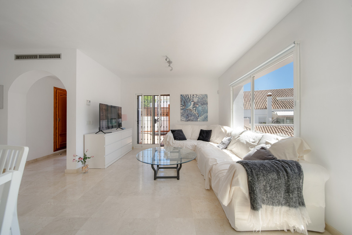 Apartamentos de 3 dormitorios en venta en Nueva Andalucía – R5160301 Apartamentos de 3 dormitorios en venta en Nueva Andalucía – R5160301