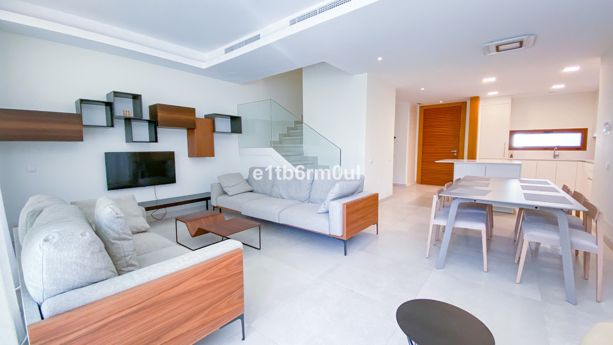 Pareados de 3 dormitorios en venta en Milla de Oro – R5306212 Pareados de 3 dormitorios en venta en Milla de Oro – R5306212