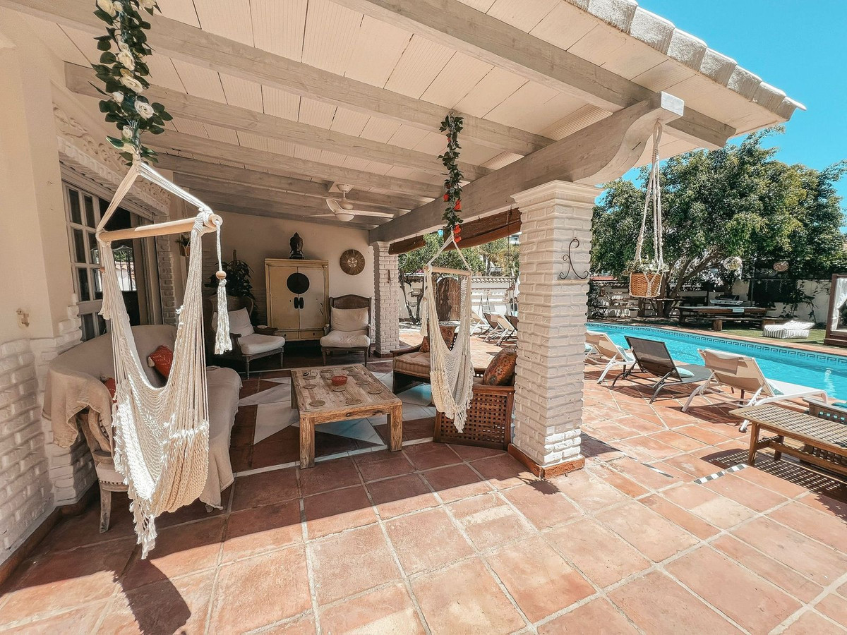 5 bedroom Villas for sale in Nueva Andalucía – R5156332 5 bedroom Villas for sale in Nueva Andalucía – R5156332