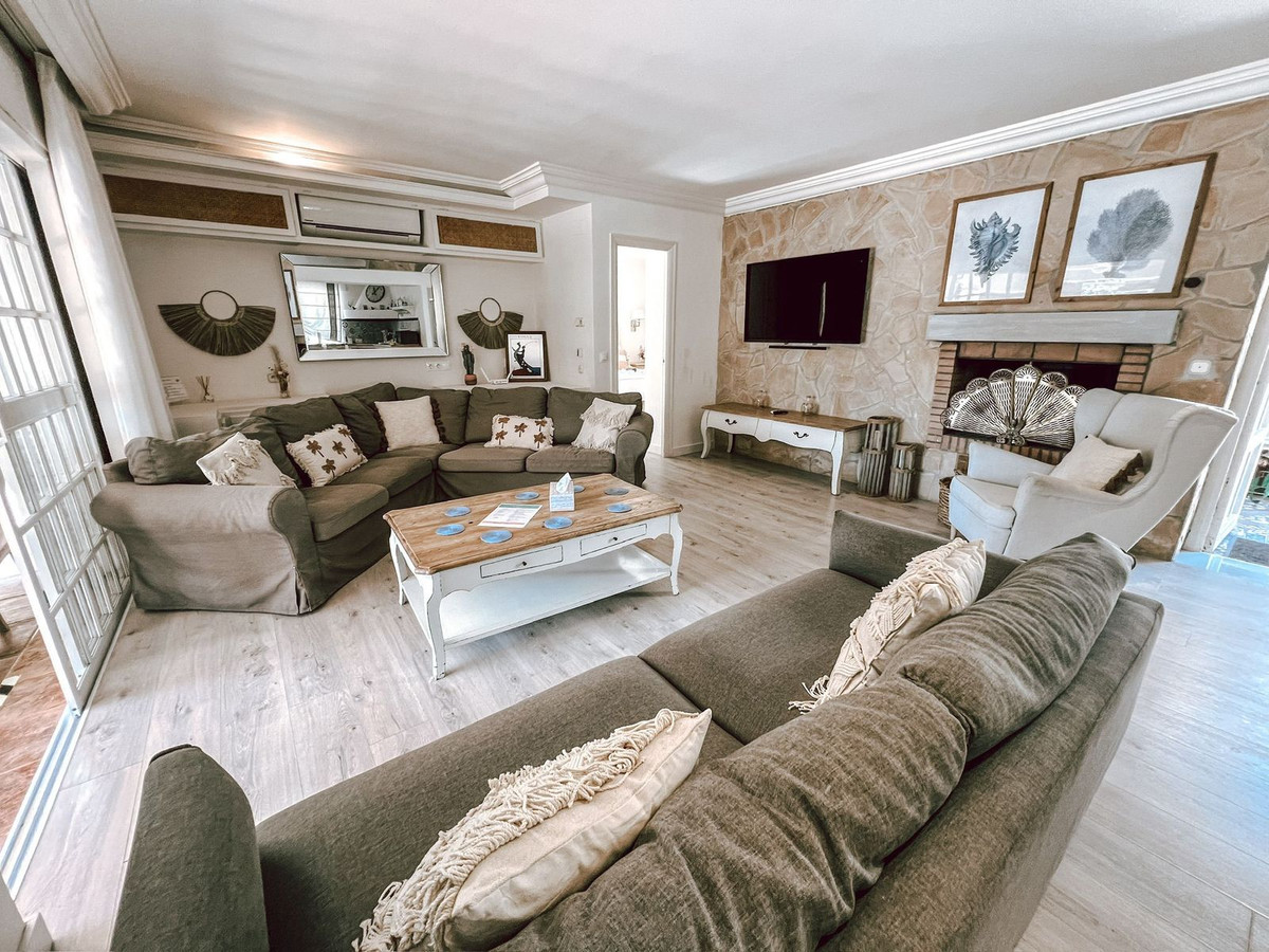 5 bedroom Villas for sale in Nueva Andalucía – R5156332 5 bedroom Villas for sale in Nueva Andalucía – R5156332