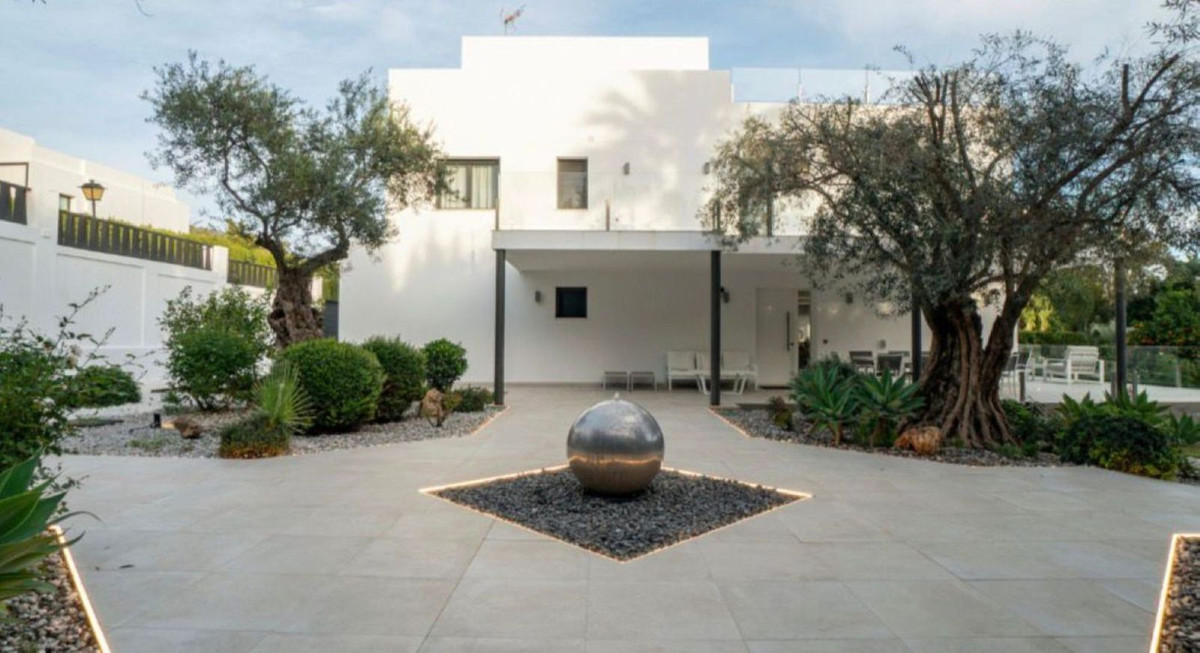 5 bedroom Villas for sale in Nueva Andaluc�a – R5302822 5 bedroom Villas for sale in Nueva Andaluc�a – R5302822