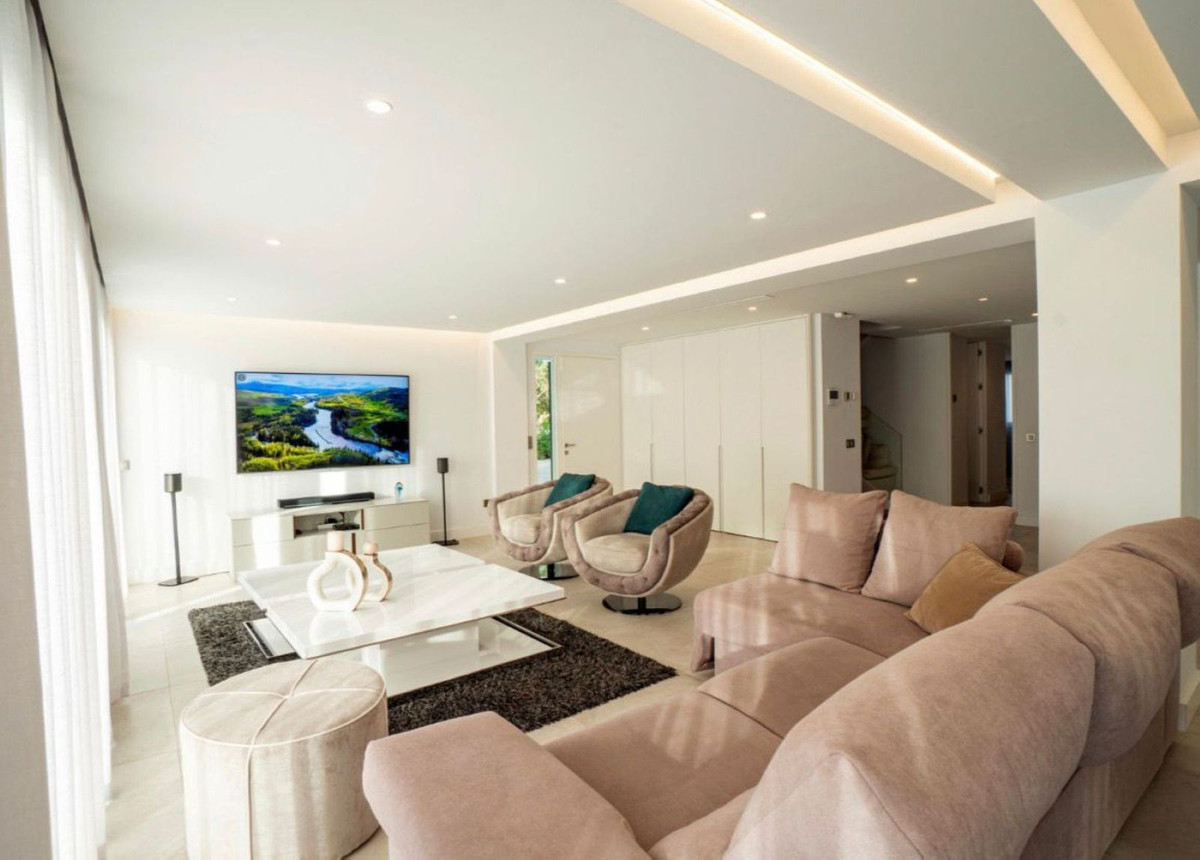 5 bedroom Villas for sale in Nueva Andaluc�a – R5302822 5 bedroom Villas for sale in Nueva Andaluc�a – R5302822