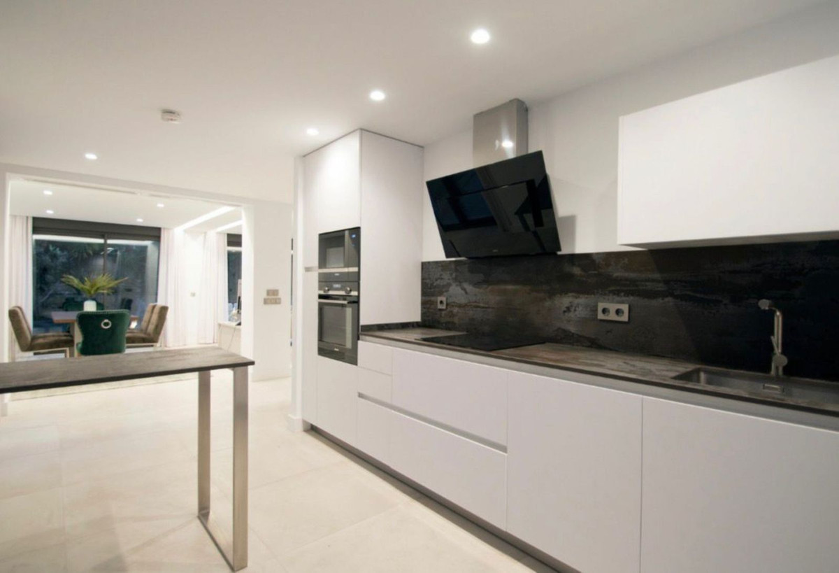 5 bedroom Villas for sale in Nueva Andaluc�a – R5302822 5 bedroom Villas for sale in Nueva Andaluc�a – R5302822