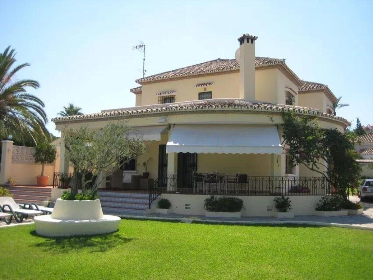Villas de 6 dormitorios en venta en Nueva Andaluc�a – R5038708 Villas de 6 dormitorios en venta en Nueva Andaluc�a – R5038708