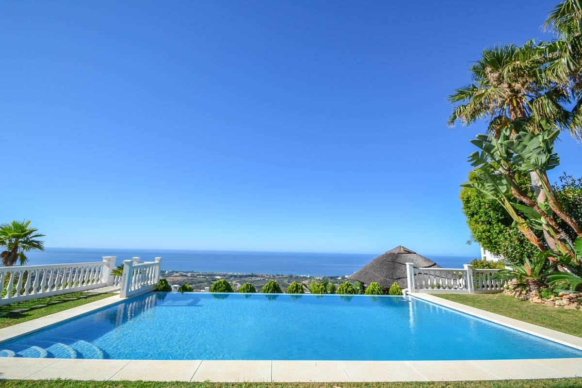 Villas de 5 dormitorios en venta en Altos de los Monteros – R3128869 Villas de 5 dormitorios en venta en Altos de los Monteros – R3128869