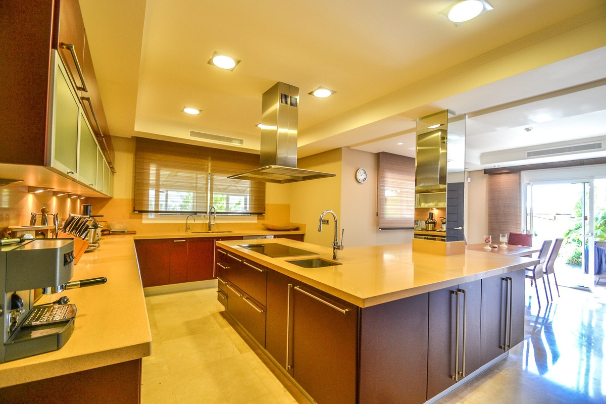 Villas de 5 dormitorios en venta en Altos de los Monteros – R3128869 Villas de 5 dormitorios en venta en Altos de los Monteros – R3128869