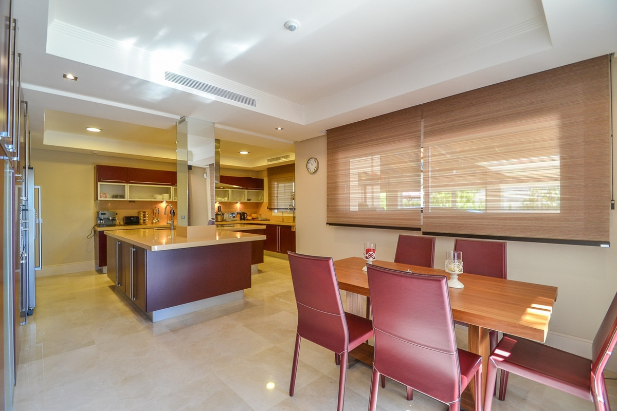 Villas de 5 dormitorios en venta en Altos de los Monteros – R3128869 Villas de 5 dormitorios en venta en Altos de los Monteros – R3128869