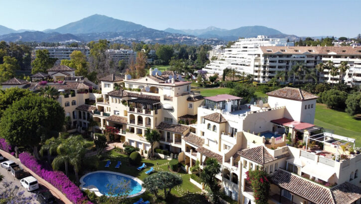 Aticos de 3 dormitorios en venta en Guadalmina Alta – R2955443 Aticos de 3 dormitorios en venta en Guadalmina Alta – R2955443 en