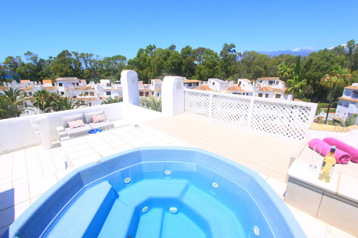 Aticos de 5 dormitorios en venta en Elviria – R3501181 Aticos de 5 dormitorios en venta en Elviria – R3501181