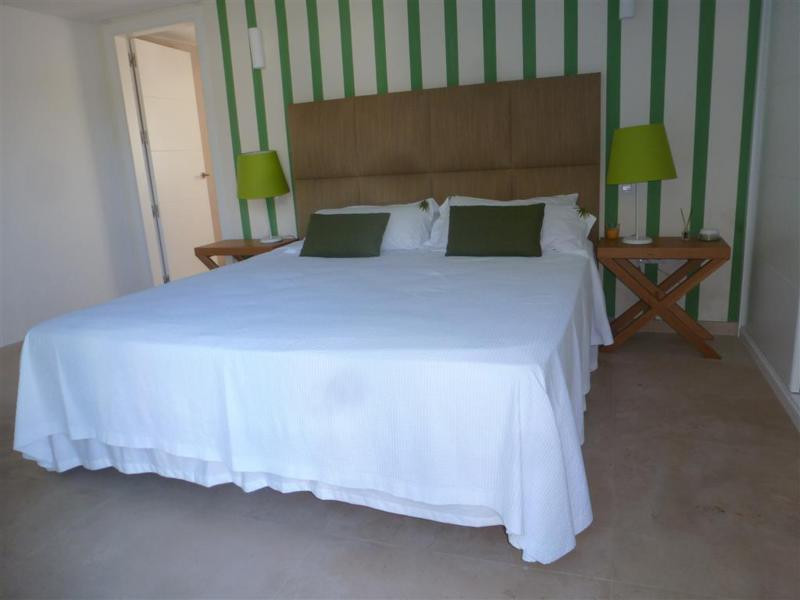 Villas de 5 dormitorios en venta en Guadalmina Baja – R2386847 Villas de 5 dormitorios en venta en Guadalmina Baja – R2386847