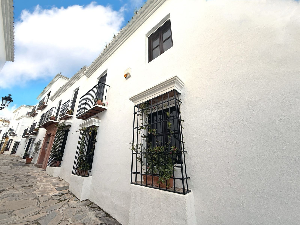 4 bedroom Semi-detached for sale in Marbella – R4979035 4 bedroom Semi-detached for sale in Marbella – R4979035