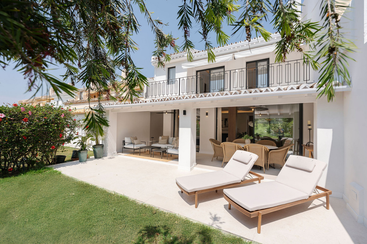 Adosados de 4 dormitorios en venta en Nueva Andalucía – R5075620 Adosados de 4 dormitorios en venta en Nueva Andalucía – R5075620