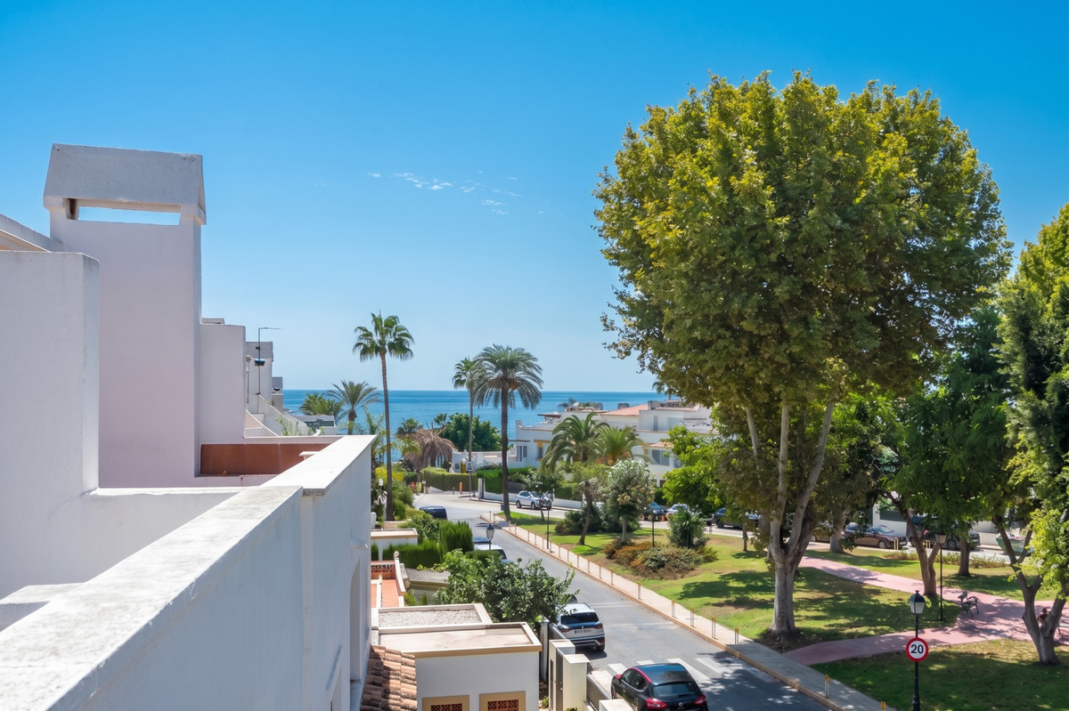 Adosados de 5 dormitorios en venta en Milla de Oro – R5347633 Adosados de 5 dormitorios en venta en Milla de Oro – R5347633