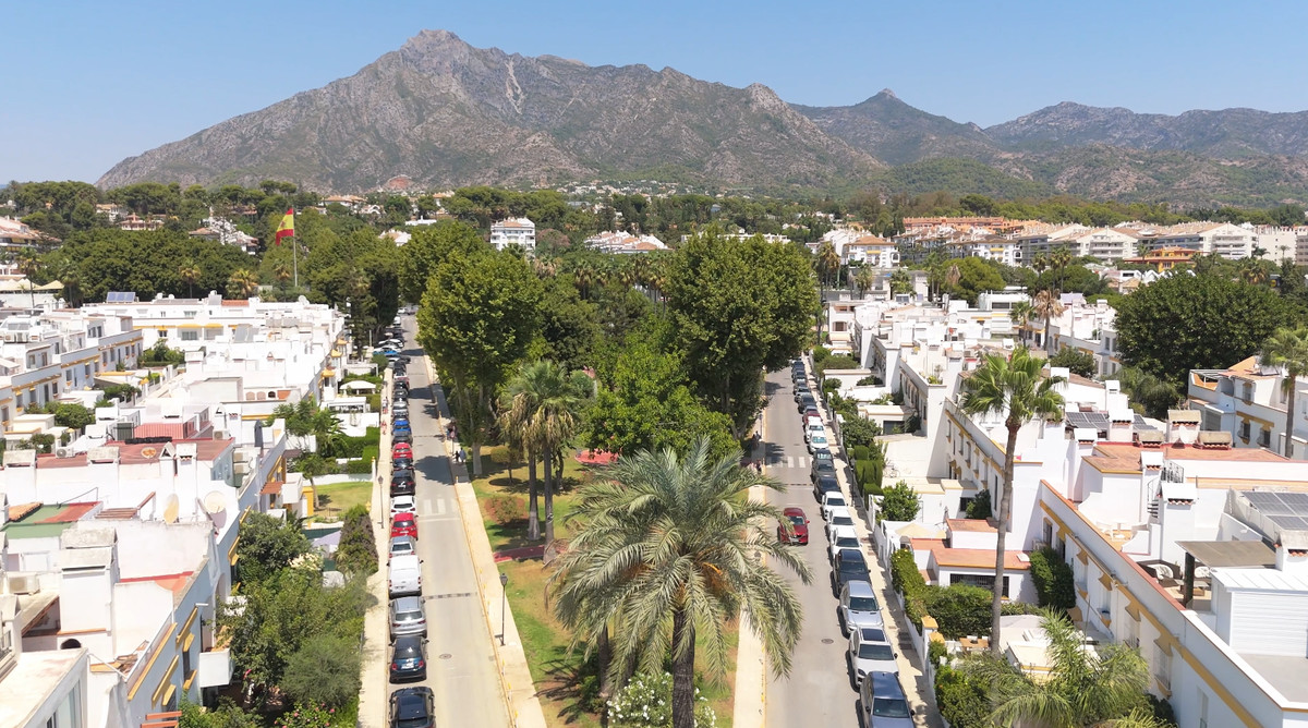 Adosados de 5 dormitorios en venta en Milla de Oro – R5347633 Adosados de 5 dormitorios en venta en Milla de Oro – R5347633