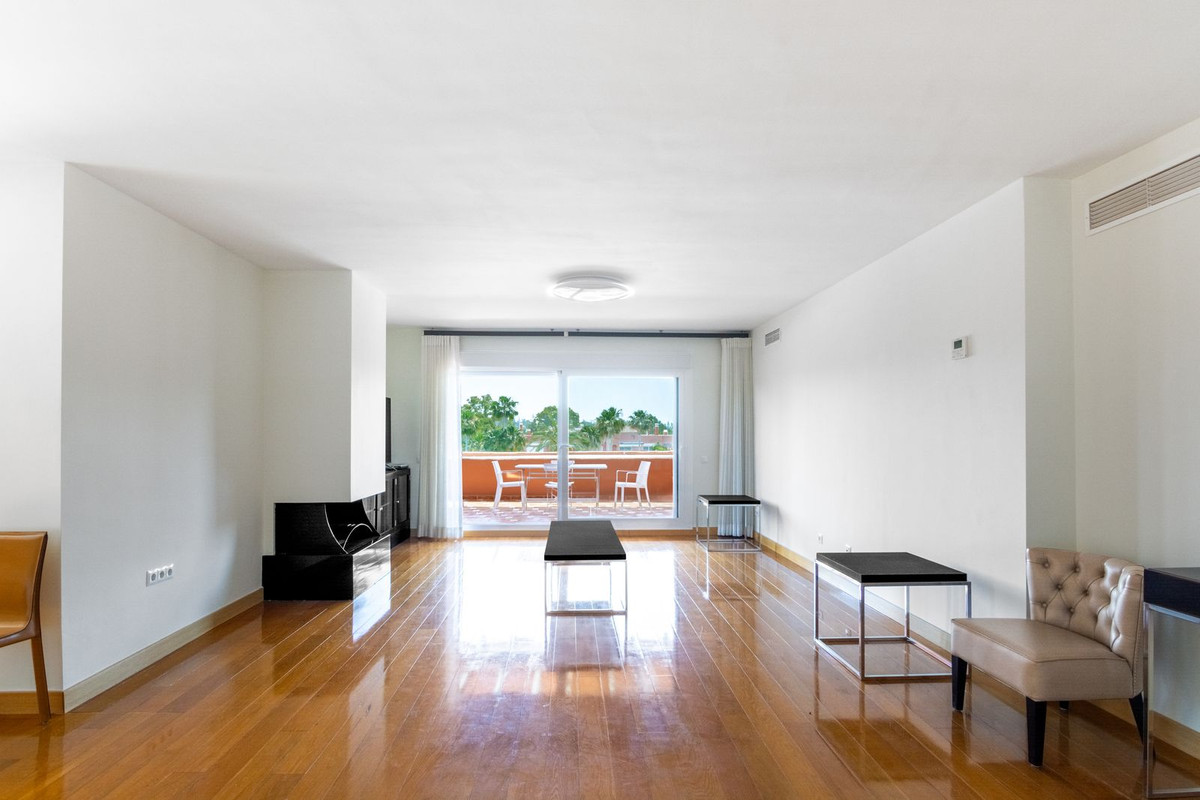Aticos de 3 dormitorios en venta en Guadalmina Baja – R4749856 Aticos de 3 dormitorios en venta en Guadalmina Baja – R4749856