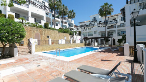 Apartamentos de 4 dormitorios en venta en Altos de los Monteros – R5012221